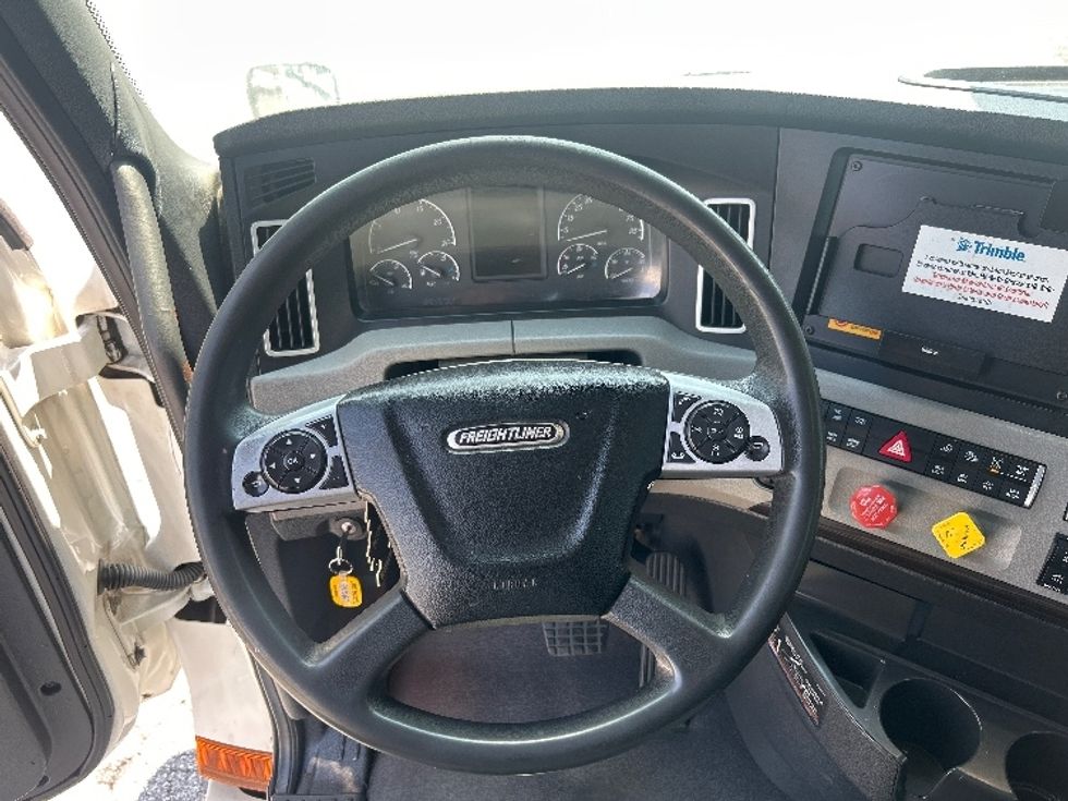 Day Cab Tractor-Heavy Duty Tractors-Freightliner-2020-T12664ST-Duluth-GA-208,035\n\t\tmiles-$ 64,250 - Image 11