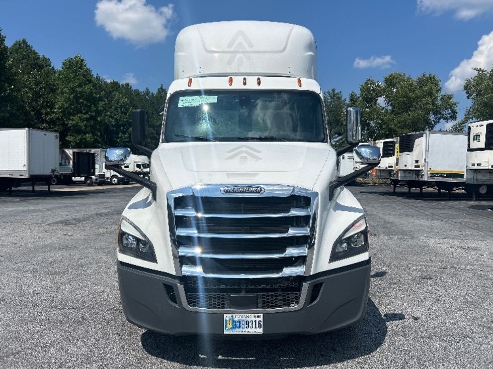 Day Cab Tractor-Heavy Duty Tractors-Freightliner-2020-T12664ST-Duluth-GA-208,035\n\t\tmiles-$ 64,250 - Image 2