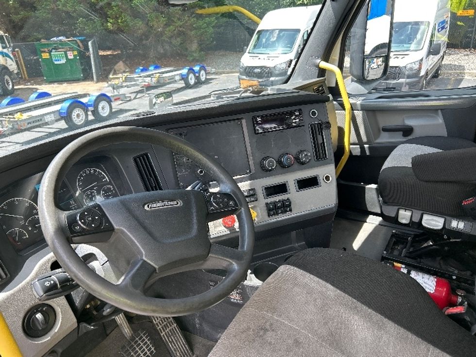 Day Cab Tractor-Heavy Duty Tractors-Freightliner-2020-T12664ST-Duluth-GA-469,491\n\t\tmiles-$ 51,250 - Image 10