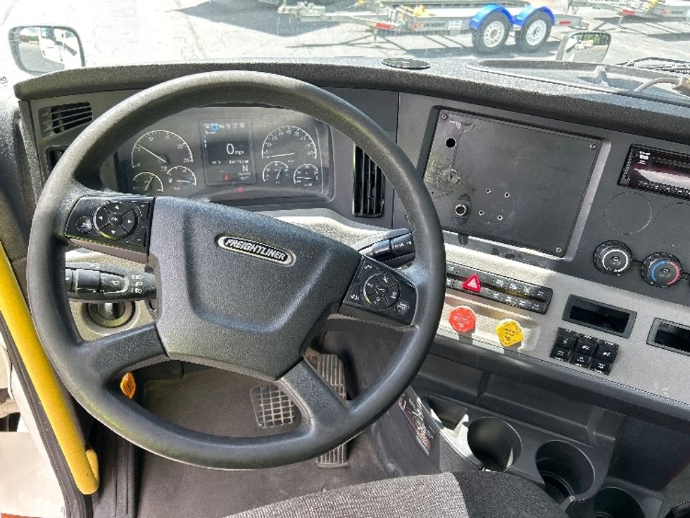 Day Cab Tractor-Heavy Duty Tractors-Freightliner-2020-T12664ST-Duluth-GA-469,491\n\t\tmiles-$ 51,250 - Image 11