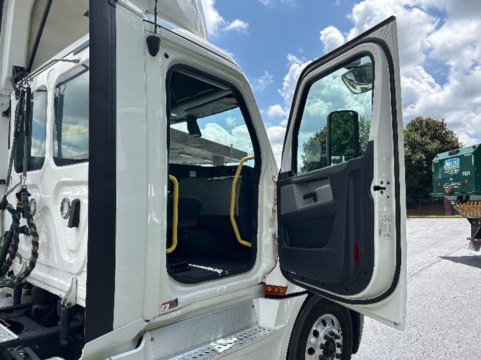 Day Cab Tractor-Heavy Duty Tractors-Freightliner-2020-T12664ST-Duluth-GA-469,491\n\t\tmiles-$ 51,250 - Image 12