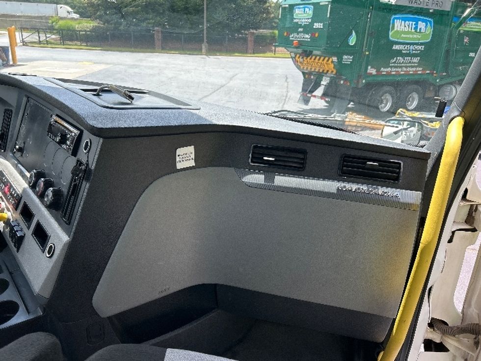 Day Cab Tractor-Heavy Duty Tractors-Freightliner-2020-T12664ST-Duluth-GA-469,491\n\t\tmiles-$ 51,250 - Image 13