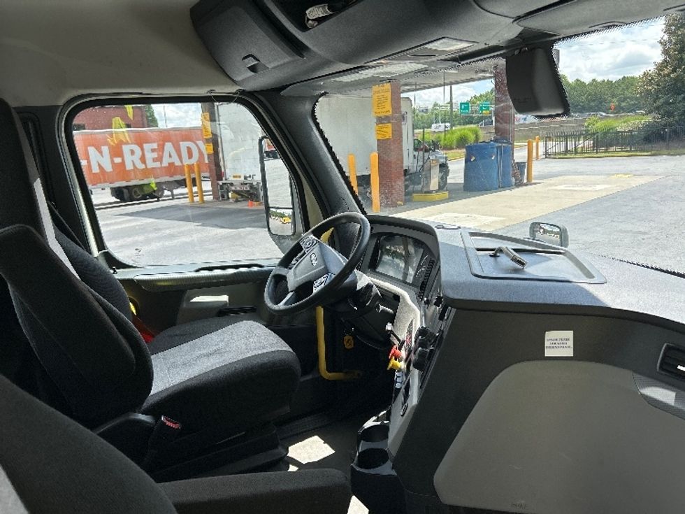 Day Cab Tractor-Heavy Duty Tractors-Freightliner-2020-T12664ST-Duluth-GA-469,491\n\t\tmiles-$ 51,250 - Image 14