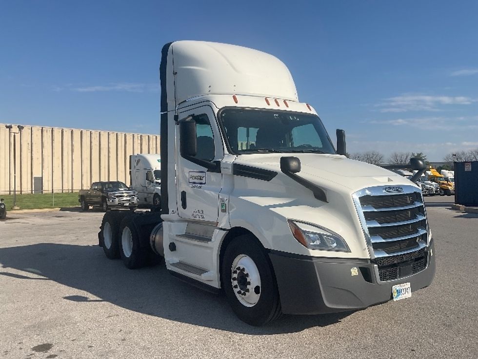 Day Cab Tractor-Heavy Duty Tractors-Freightliner-2020-T12664ST-Earth City-MO-315,510\n\t\tmiles-$ 57,500 - Image 1