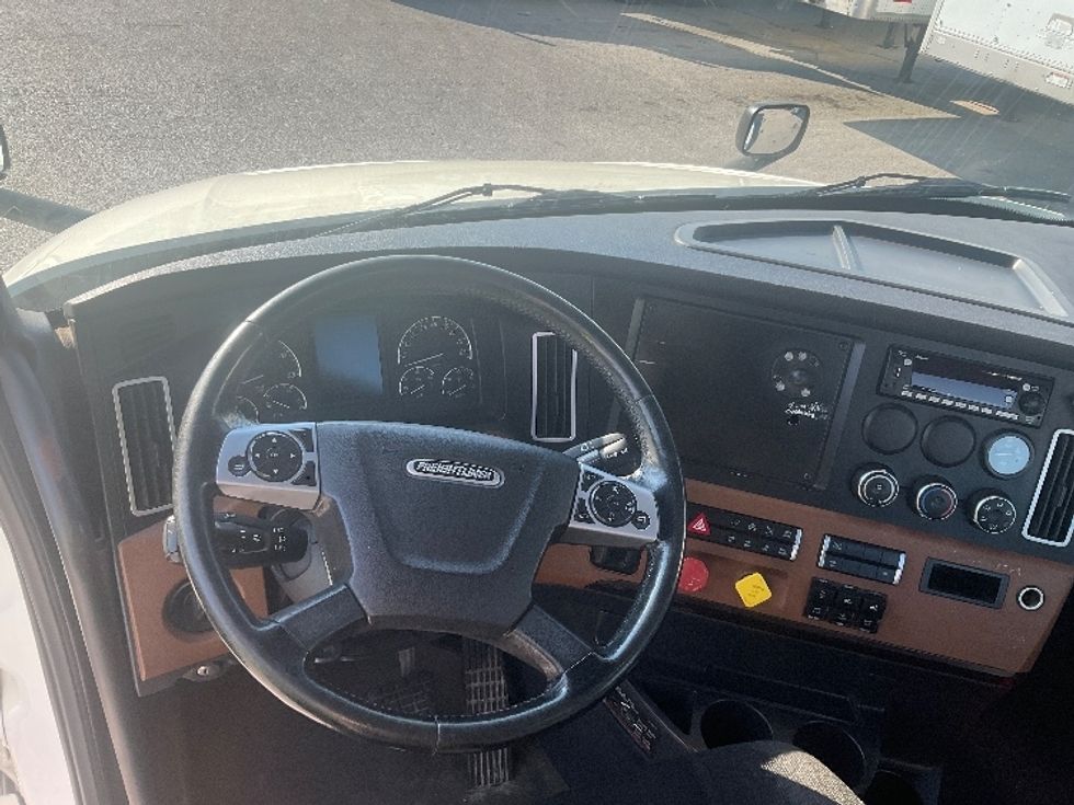 Day Cab Tractor-Heavy Duty Tractors-Freightliner-2020-T12664ST-Earth City-MO-315,510\n\t\tmiles-$ 57,500 - Image 11