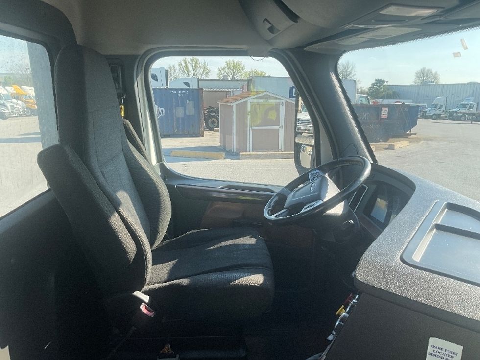 Day Cab Tractor-Heavy Duty Tractors-Freightliner-2020-T12664ST-Earth City-MO-315,510\n\t\tmiles-$ 57,500 - Image 14