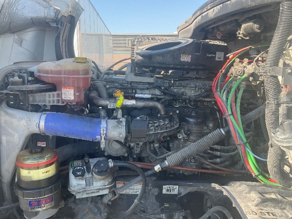 Day Cab Tractor-Heavy Duty Tractors-Freightliner-2020-T12664ST-Earth City-MO-315,510\n\t\tmiles-$ 57,500 - Image 16