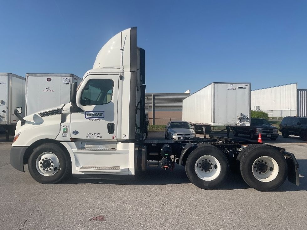 Day Cab Tractor-Heavy Duty Tractors-Freightliner-2020-T12664ST-Earth City-MO-315,510\n\t\tmiles-$ 57,500 - Image 4