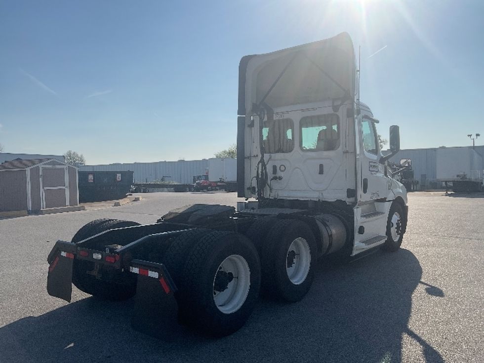 Day Cab Tractor-Heavy Duty Tractors-Freightliner-2020-T12664ST-Earth City-MO-315,510\n\t\tmiles-$ 57,500 - Image 7