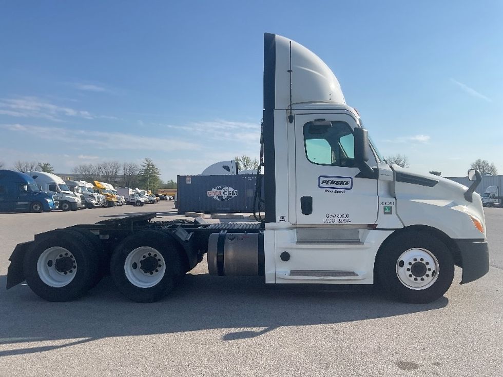 Day Cab Tractor-Heavy Duty Tractors-Freightliner-2020-T12664ST-Earth City-MO-315,510\n\t\tmiles-$ 57,500 - Image 8