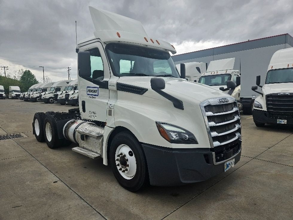 Day Cab Tractor-Heavy Duty Tractors-Freightliner-2020-T12664ST-Earth City-MO-345,649\n\t\tmiles-$ 56,500 - Image 1