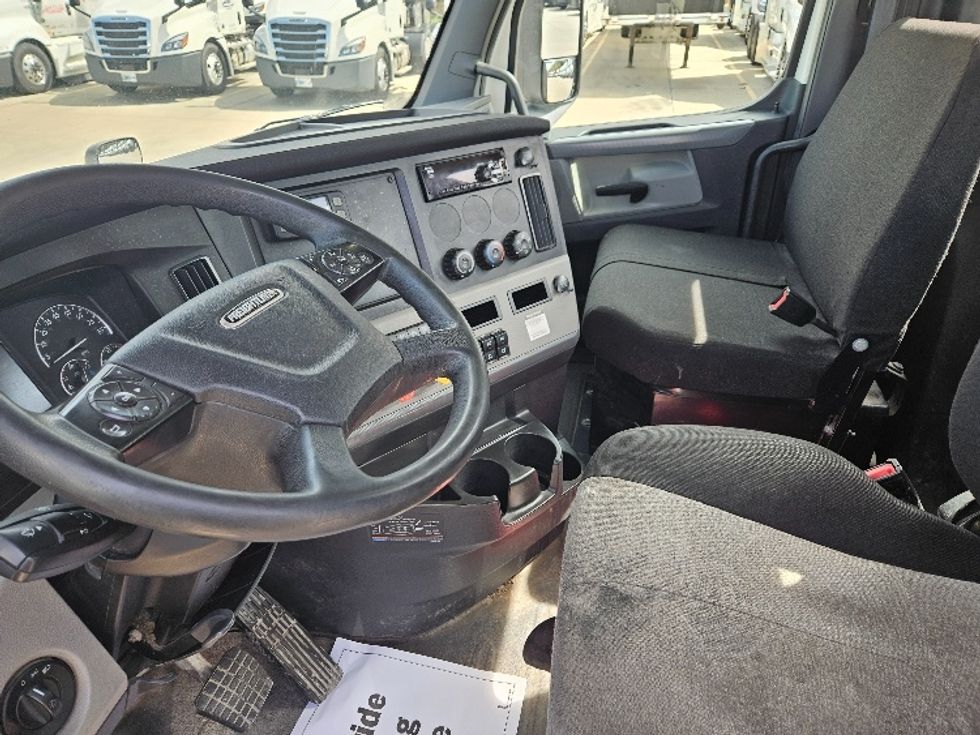 Day Cab Tractor-Heavy Duty Tractors-Freightliner-2020-T12664ST-Earth City-MO-345,649\n\t\tmiles-$ 56,500 - Image 10