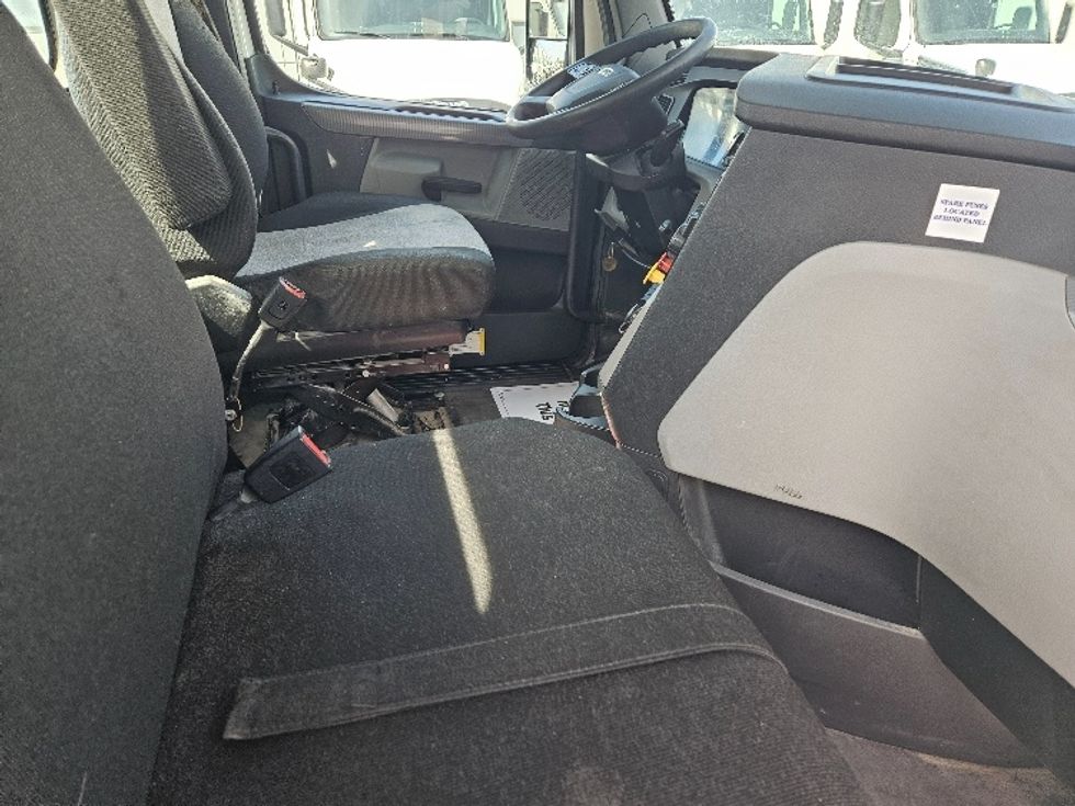 Day Cab Tractor-Heavy Duty Tractors-Freightliner-2020-T12664ST-Earth City-MO-345,649\n\t\tmiles-$ 56,500 - Image 14