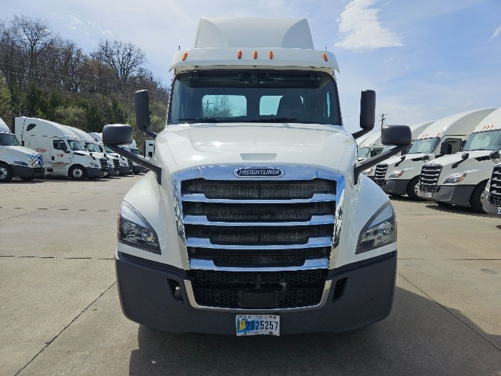 Day Cab Tractor-Heavy Duty Tractors-Freightliner-2020-T12664ST-Earth City-MO-345,649\n\t\tmiles-$ 56,500 - Image 2