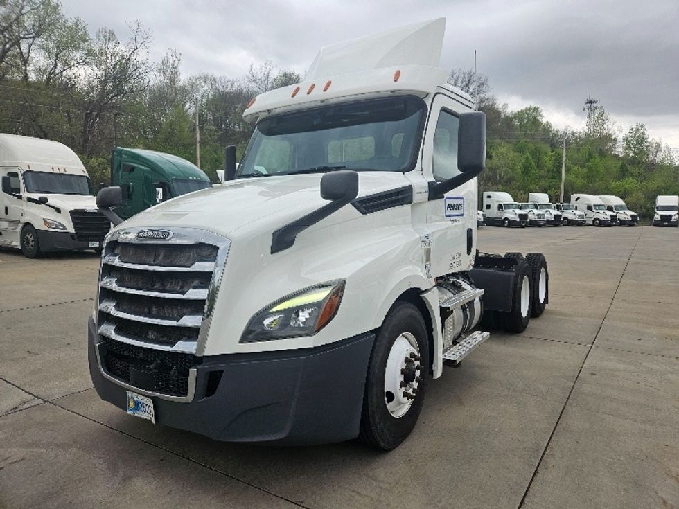 Day Cab Tractor-Heavy Duty Tractors-Freightliner-2020-T12664ST-Earth City-MO-345,649\n\t\tmiles-$ 56,500 - Image 3