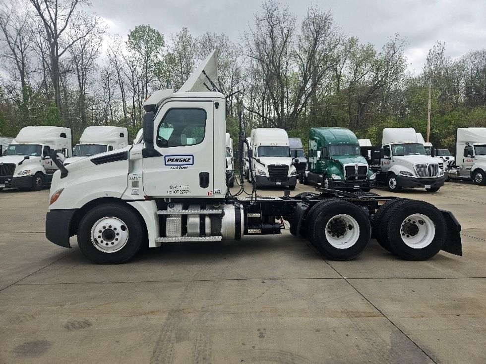 Day Cab Tractor-Heavy Duty Tractors-Freightliner-2020-T12664ST-Earth City-MO-345,649\n\t\tmiles-$ 56,500 - Image 4