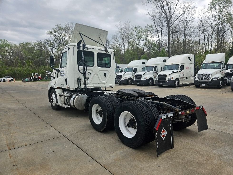 Day Cab Tractor-Heavy Duty Tractors-Freightliner-2020-T12664ST-Earth City-MO-345,649\n\t\tmiles-$ 56,500 - Image 5