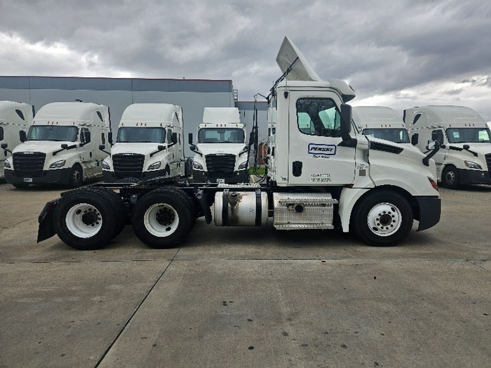 Day Cab Tractor-Heavy Duty Tractors-Freightliner-2020-T12664ST-Earth City-MO-345,649\n\t\tmiles-$ 56,500 - Image 8