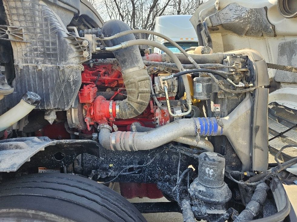 Day Cab Tractor-Heavy Duty Tractors-Freightliner-2020-T12664ST-Earth City-MO-393,280\n\t\tmiles-$ 51,000 - Image 15