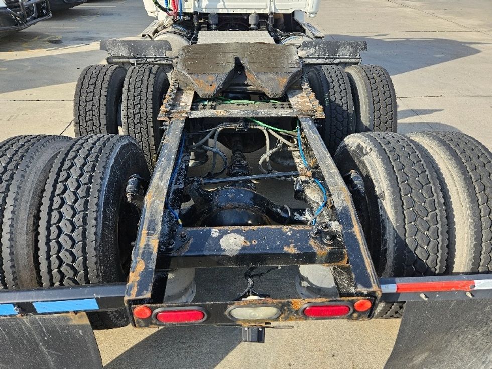 Day Cab Tractor-Heavy Duty Tractors-Freightliner-2020-T12664ST-Earth City-MO-393,280\n\t\tmiles-$ 51,000 - Image 6