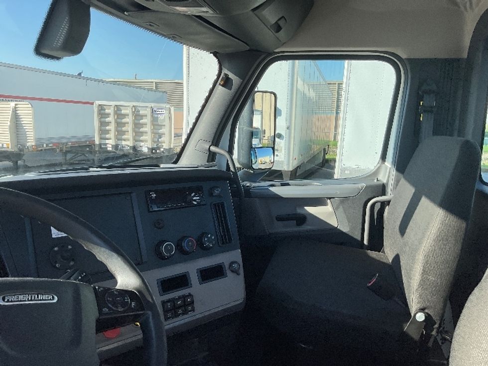 Day Cab Tractor-Heavy Duty Tractors-Freightliner-2020-T12664ST-Earth City-MO-419,074\n\t\tmiles-$ 51,750 - Image 10