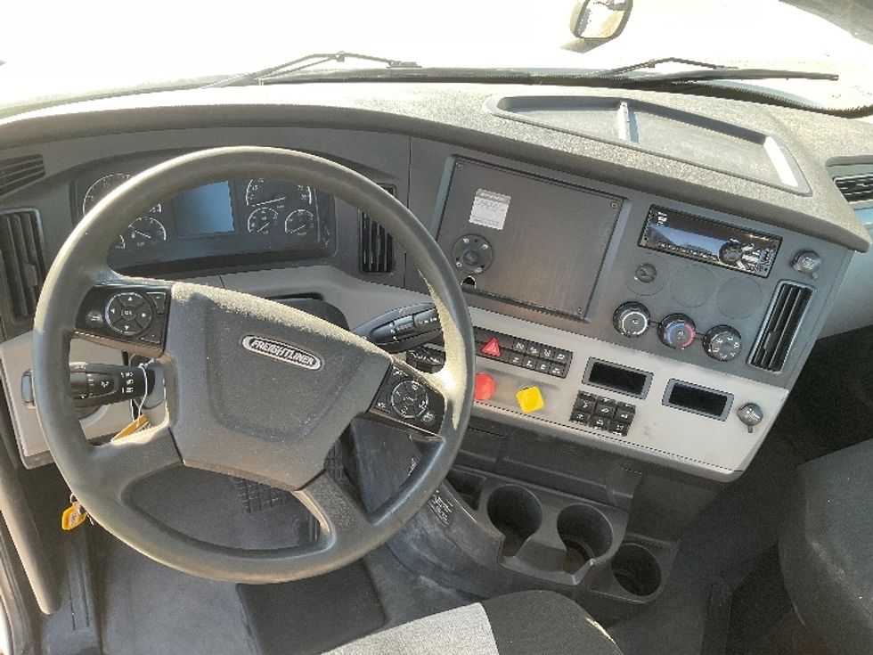Day Cab Tractor-Heavy Duty Tractors-Freightliner-2020-T12664ST-Earth City-MO-419,074\n\t\tmiles-$ 51,750 - Image 11