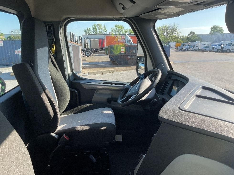 Day Cab Tractor-Heavy Duty Tractors-Freightliner-2020-T12664ST-Earth City-MO-419,074\n\t\tmiles-$ 51,750 - Image 14