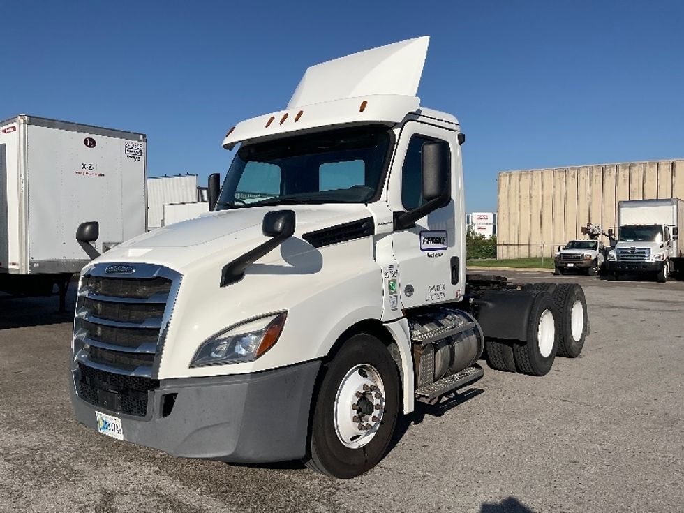 Day Cab Tractor-Heavy Duty Tractors-Freightliner-2020-T12664ST-Earth City-MO-419,074\n\t\tmiles-$ 51,750 - Image 3