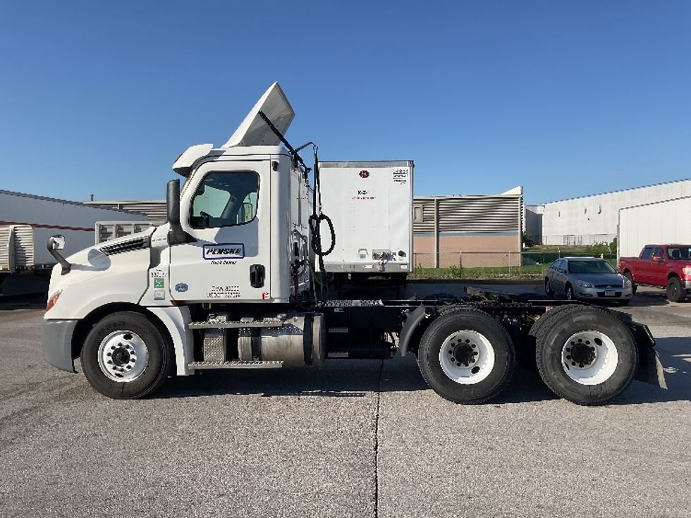 Day Cab Tractor-Heavy Duty Tractors-Freightliner-2020-T12664ST-Earth City-MO-419,074\n\t\tmiles-$ 51,750 - Image 4