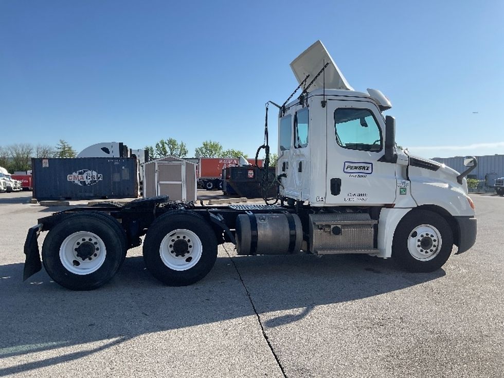 Day Cab Tractor-Heavy Duty Tractors-Freightliner-2020-T12664ST-Earth City-MO-419,074\n\t\tmiles-$ 51,750 - Image 8