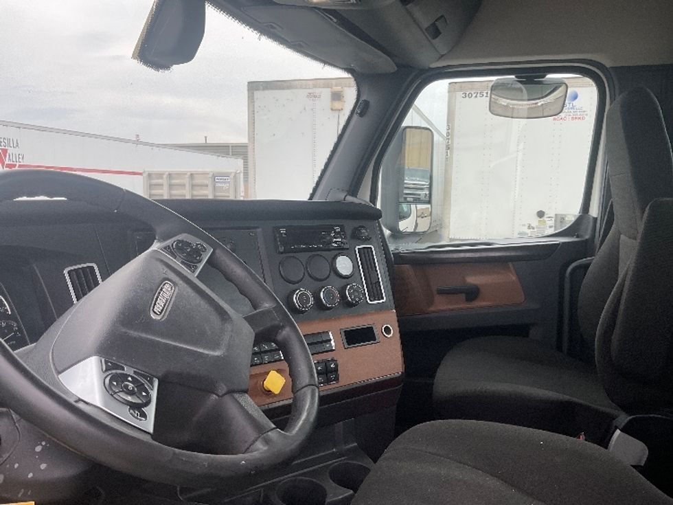 Day Cab Tractor-Heavy Duty Tractors-Freightliner-2020-T12664ST-Earth City-MO-421,111\n\t\tmiles-$ 51,500 - Image 10