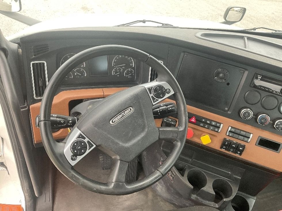 Day Cab Tractor-Heavy Duty Tractors-Freightliner-2020-T12664ST-Earth City-MO-421,111\n\t\tmiles-$ 51,500 - Image 11