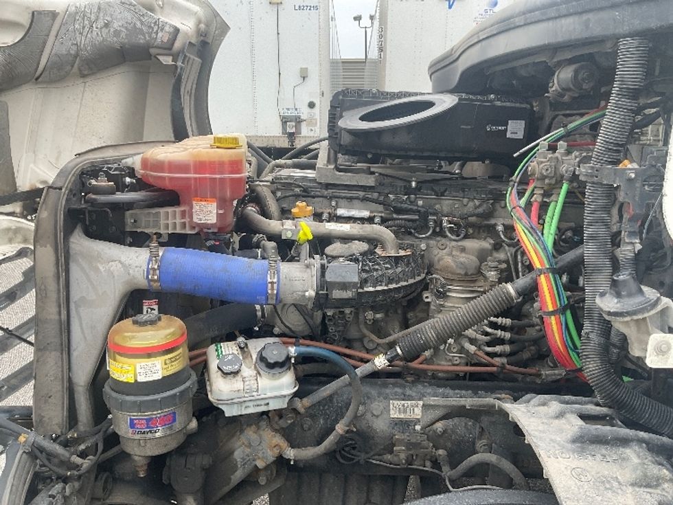 Day Cab Tractor-Heavy Duty Tractors-Freightliner-2020-T12664ST-Earth City-MO-421,111\n\t\tmiles-$ 51,500 - Image 16