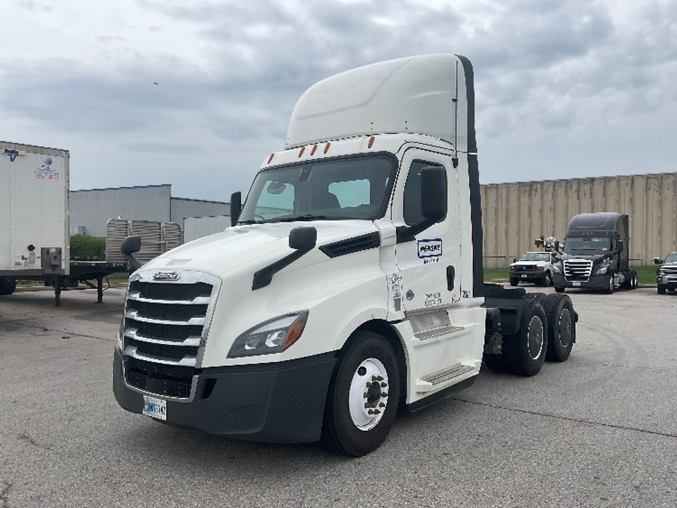 Day Cab Tractor-Heavy Duty Tractors-Freightliner-2020-T12664ST-Earth City-MO-421,111\n\t\tmiles-$ 51,500 - Image 3