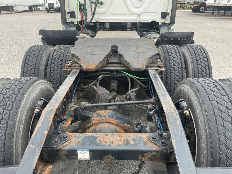 Day Cab Tractor-Heavy Duty Tractors-Freightliner-2020-T12664ST-Earth City-MO-421,111\n\t\tmiles-$ 51,500 - Image 6