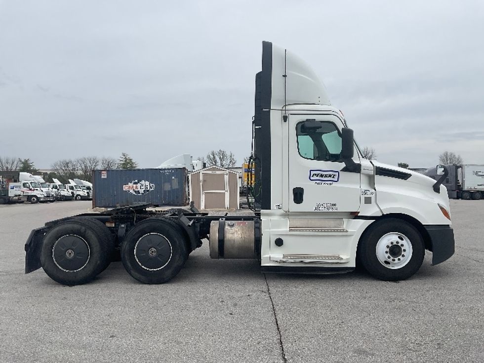 Day Cab Tractor-Heavy Duty Tractors-Freightliner-2020-T12664ST-Earth City-MO-421,111\n\t\tmiles-$ 51,500 - Image 8