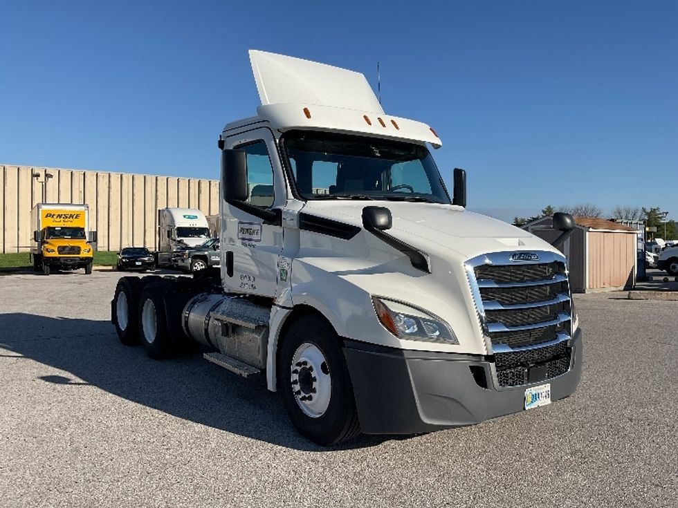 Day Cab Tractor-Heavy Duty Tractors-Freightliner-2020-T12664ST-Earth City-MO-487,666\n\t\tmiles-$ 42,500 - Image 1