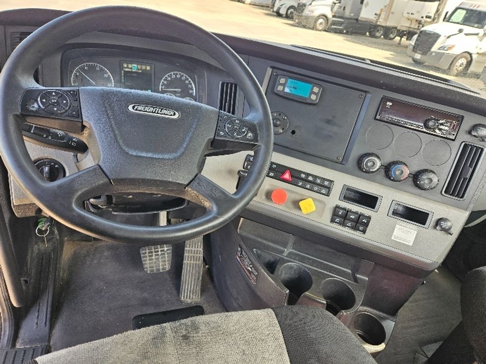 Day Cab Tractor-Heavy Duty Tractors-Freightliner-2020-T12664ST-Earth City-MO-487,666\n\t\tmiles-$ 42,500 - Image 11
