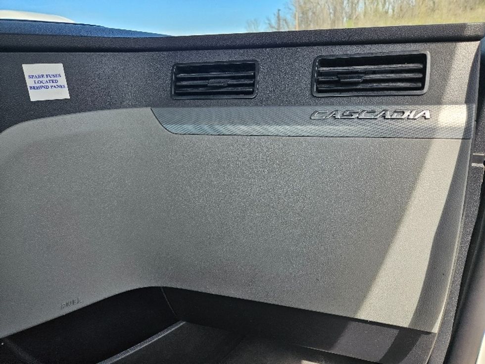 Day Cab Tractor-Heavy Duty Tractors-Freightliner-2020-T12664ST-Earth City-MO-487,666\n\t\tmiles-$ 42,500 - Image 13