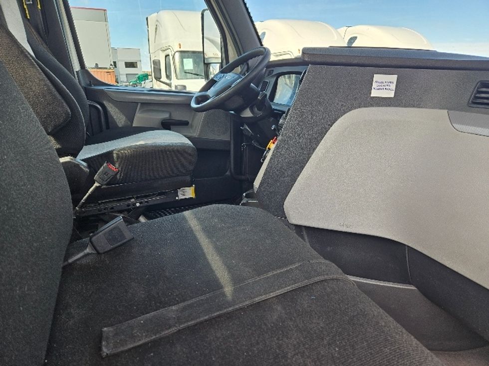 Day Cab Tractor-Heavy Duty Tractors-Freightliner-2020-T12664ST-Earth City-MO-487,666\n\t\tmiles-$ 42,500 - Image 14