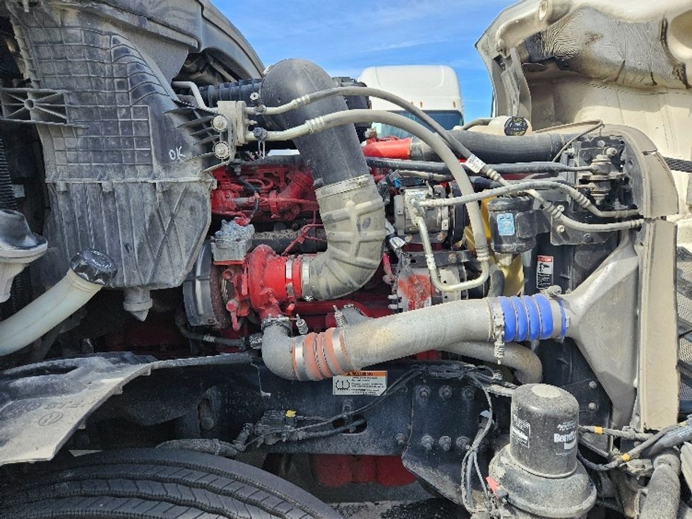 Day Cab Tractor-Heavy Duty Tractors-Freightliner-2020-T12664ST-Earth City-MO-487,666\n\t\tmiles-$ 42,500 - Image 15