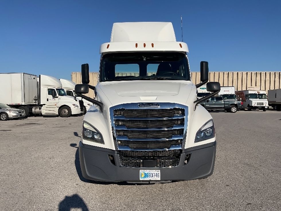 Day Cab Tractor-Heavy Duty Tractors-Freightliner-2020-T12664ST-Earth City-MO-487,666\n\t\tmiles-$ 42,500 - Image 2
