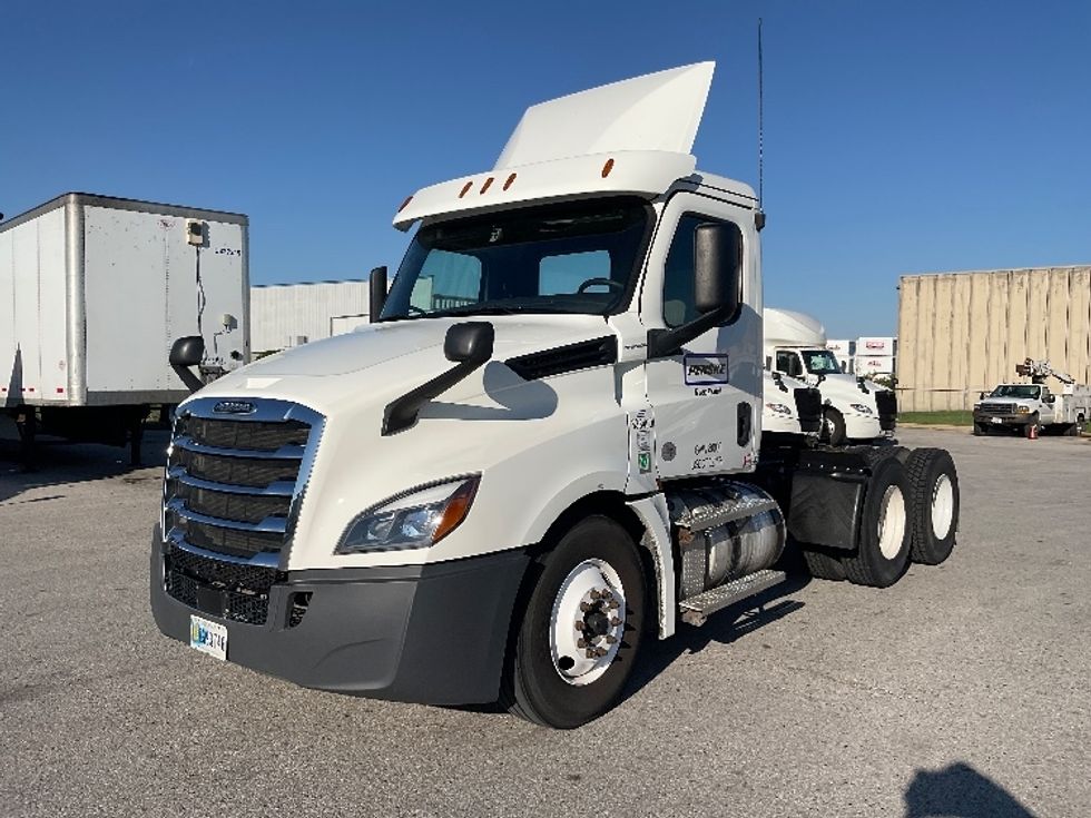 Day Cab Tractor-Heavy Duty Tractors-Freightliner-2020-T12664ST-Earth City-MO-487,666\n\t\tmiles-$ 42,500 - Image 3