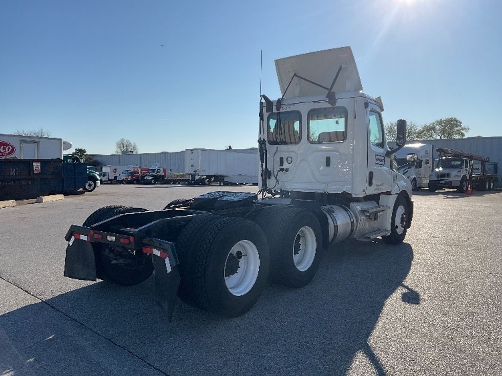 Day Cab Tractor-Heavy Duty Tractors-Freightliner-2020-T12664ST-Earth City-MO-487,666\n\t\tmiles-$ 42,500 - Image 7