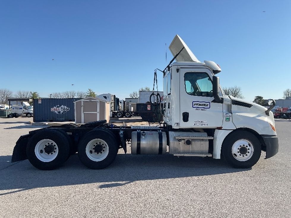 Day Cab Tractor-Heavy Duty Tractors-Freightliner-2020-T12664ST-Earth City-MO-487,666\n\t\tmiles-$ 42,500 - Image 8