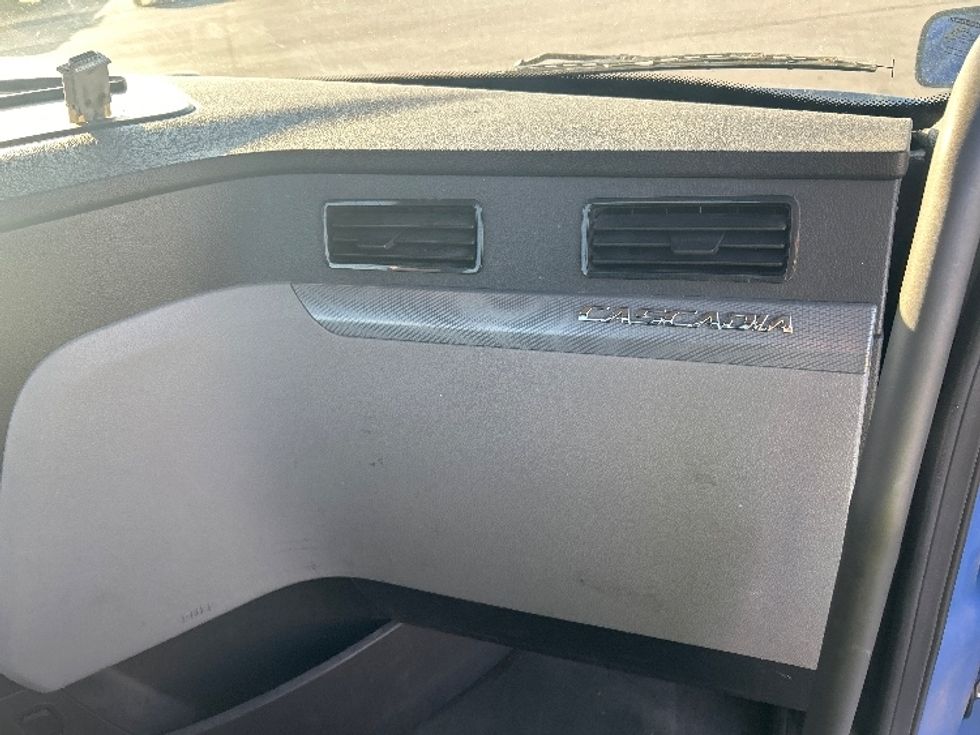 Day Cab Tractor-Heavy Duty Tractors-Freightliner-2020-T12664ST-East Chicago-IN-146,664\n\t\tmiles-$ 62,500 - Image 13