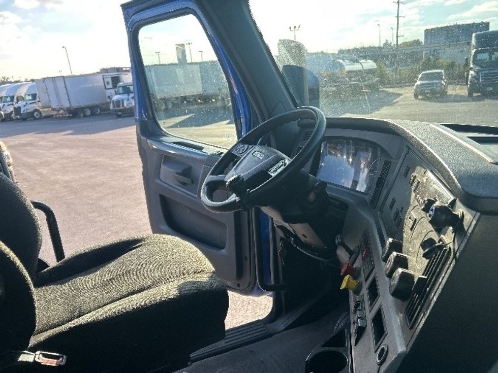 Day Cab Tractor-Heavy Duty Tractors-Freightliner-2020-T12664ST-East Chicago-IN-146,664\n\t\tmiles-$ 62,500 - Image 14