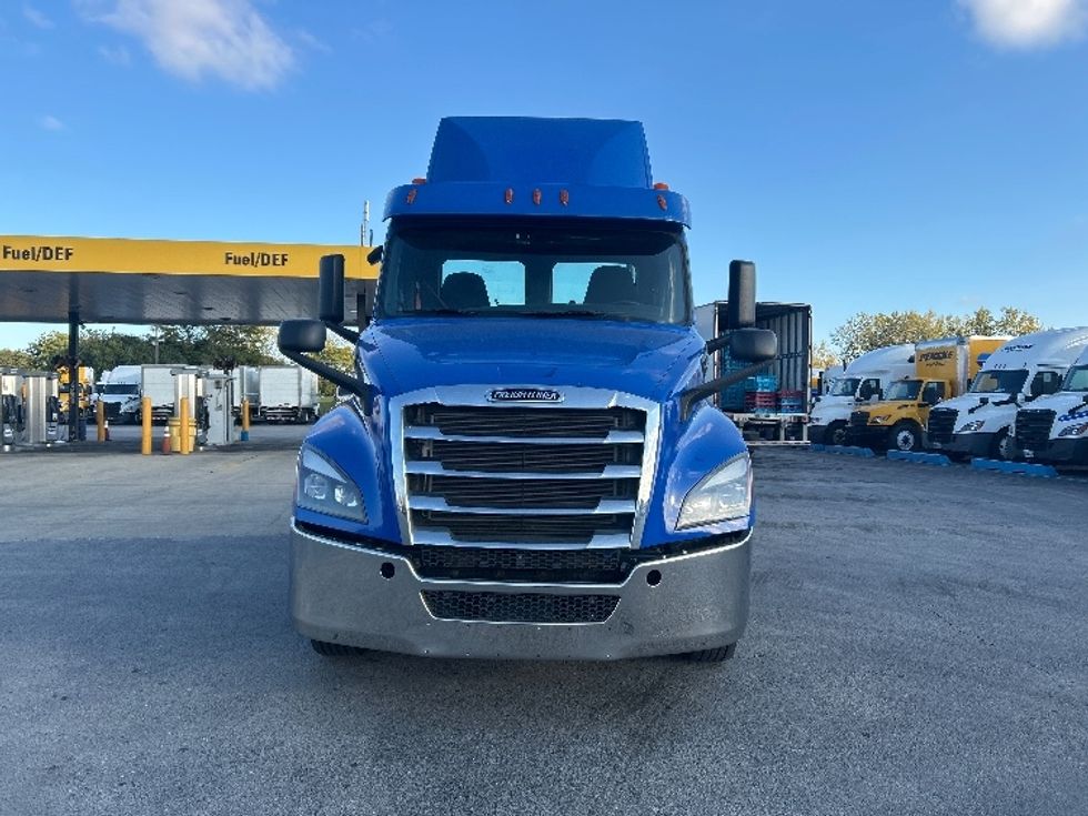 Day Cab Tractor-Heavy Duty Tractors-Freightliner-2020-T12664ST-East Chicago-IN-146,664\n\t\tmiles-$ 62,500 - Image 2