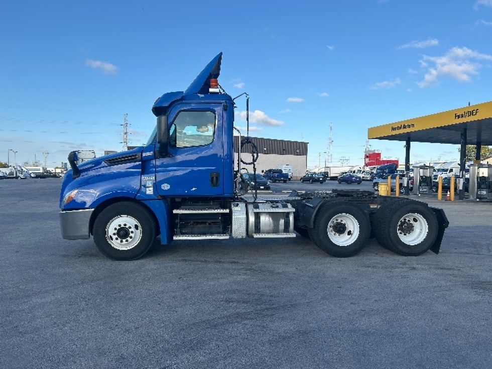 Day Cab Tractor-Heavy Duty Tractors-Freightliner-2020-T12664ST-East Chicago-IN-146,664\n\t\tmiles-$ 62,500 - Image 4