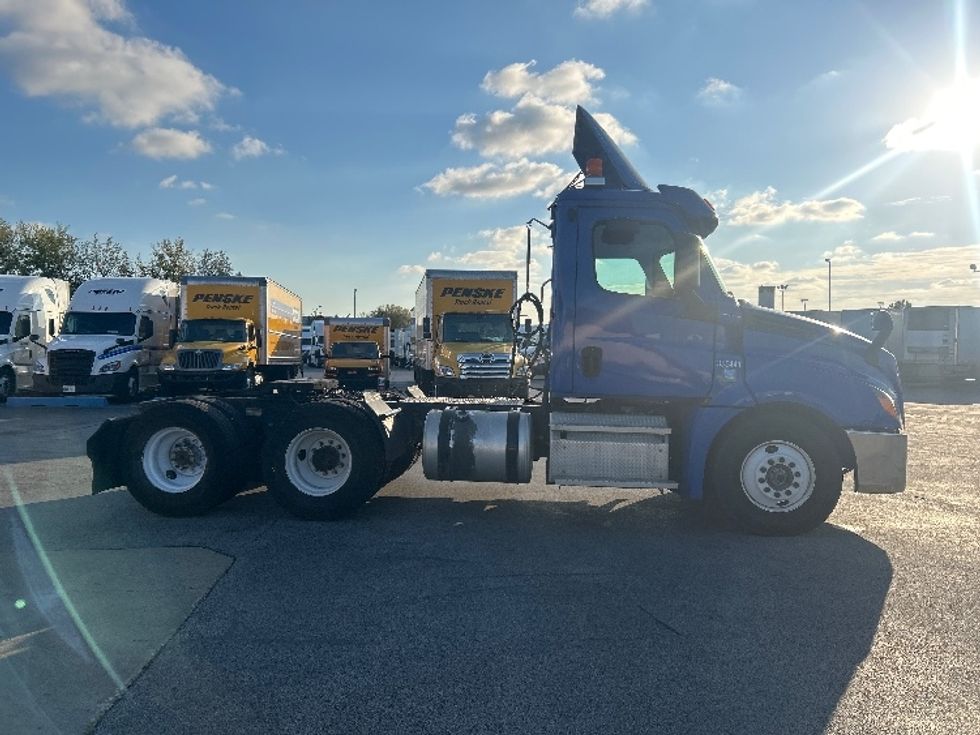 Day Cab Tractor-Heavy Duty Tractors-Freightliner-2020-T12664ST-East Chicago-IN-146,664\n\t\tmiles-$ 62,500 - Image 8